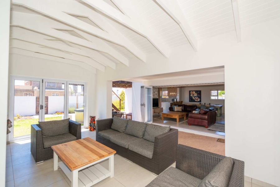 3 Bedroom Property for Sale in Middedorp Western Cape